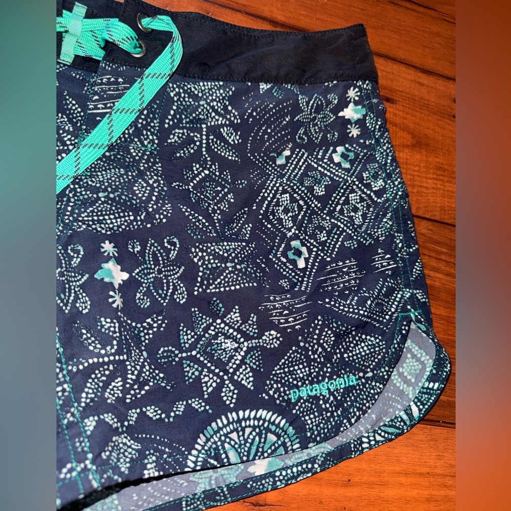 NWOT Patagonia Womens Size 2 Nylon Wavefarer Board Shorts 5" Surf UPF Swim - Picture 3 of 13